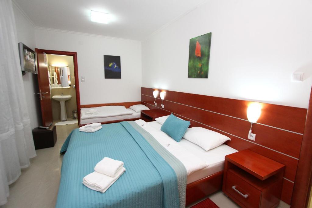 Guesthouse Villa Inn Subotica Værelse billede